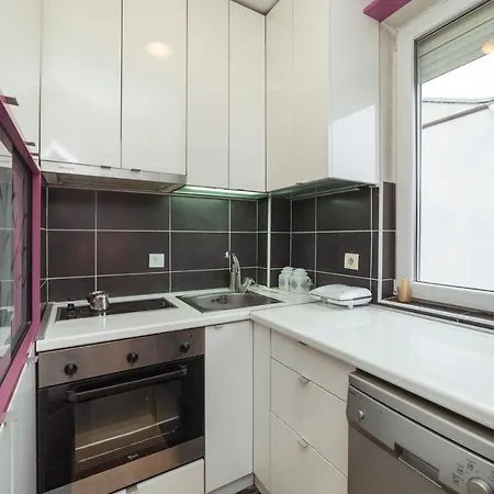 Apartament Nana Pirot